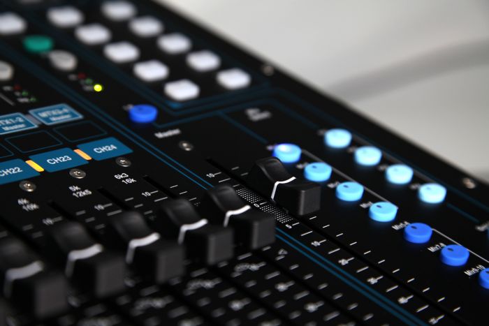 Allen Heath QU-24 Мікшерний пульт