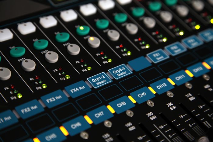 Allen Heath QU-24 Мікшерний пульт