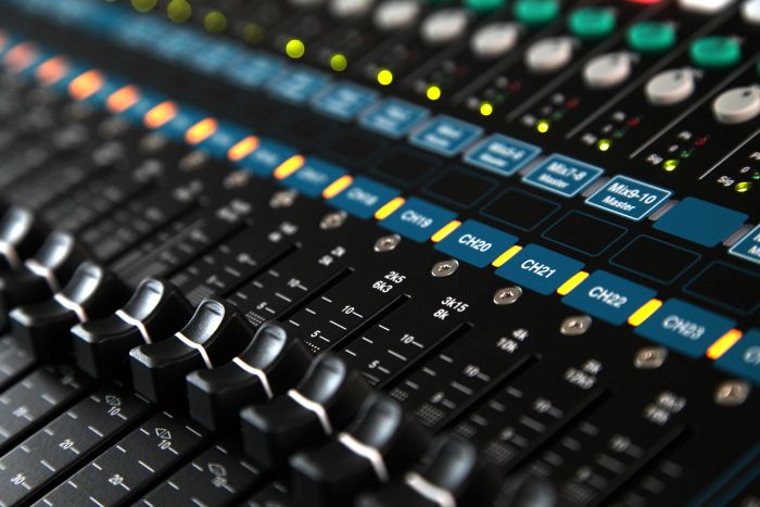 Allen Heath QU-24 Мікшерний пульт