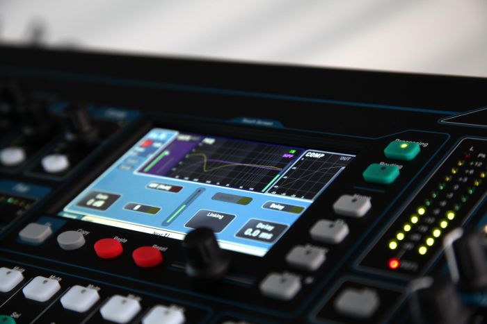 Allen Heath QU-24 Мікшерний пульт