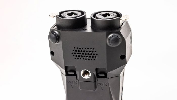 Zoom H1 XLR портативний цифровий рекордер, 2а комбовходи XLR/TRS, до 10 годин роботи (1 батарейка типу AA)