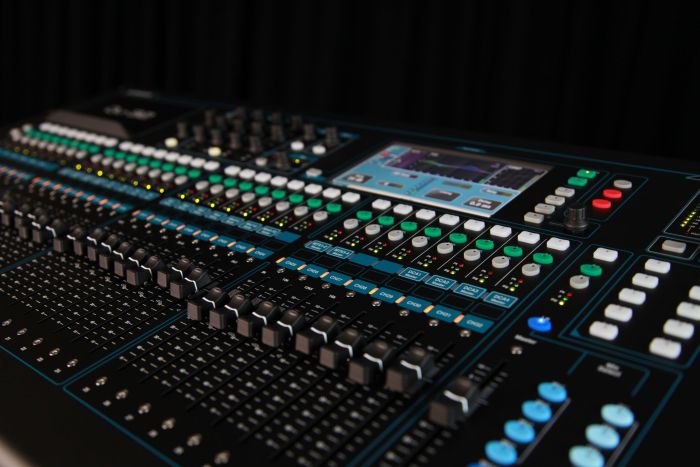 Allen Heath QU-32 Мікшерний пульт
