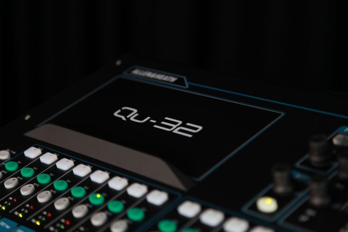 Allen Heath QU-32 Мікшерний пульт