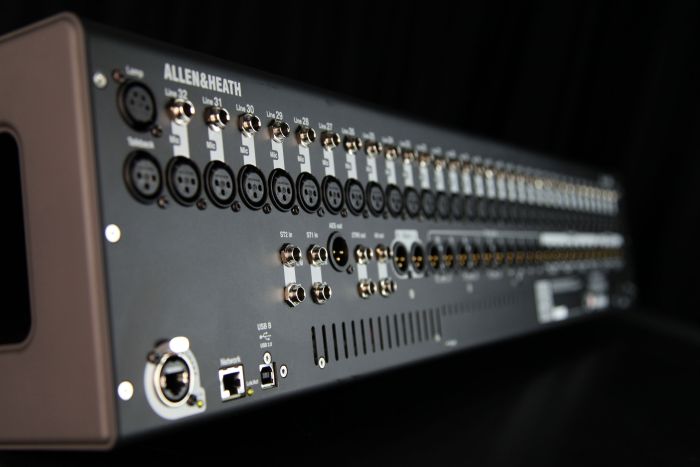 Allen Heath QU-32 Мікшерний пульт