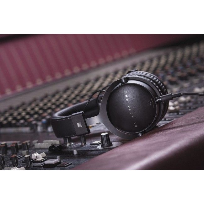 Студийные наушники Beyerdynamic DT 1770 PRO