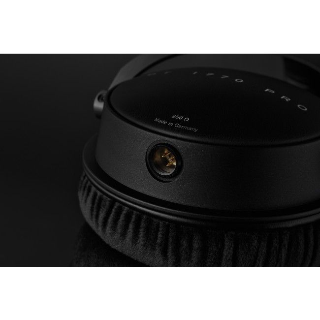 Студийные наушники Beyerdynamic DT 1770 PRO