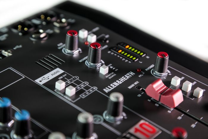 Allen Heath ZEDi-10 Мікшерний пульт Allen Heath ZEDi-10