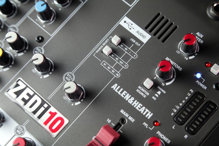 Allen Heath ZEDi-10 Мікшерний пульт Allen Heath ZEDi-10