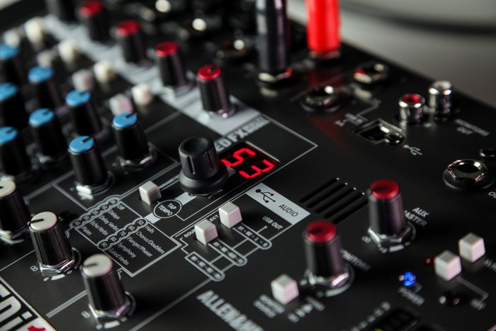 Allen Heath ZEDi-10FX Мікшерний пульт