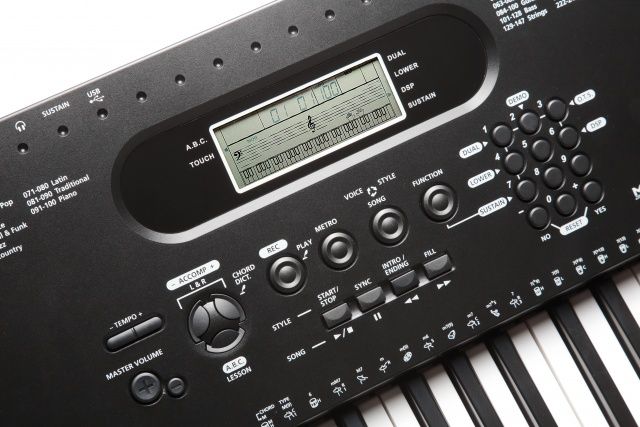 Kurzweil KP70 синтезатор з автоакомпанементом