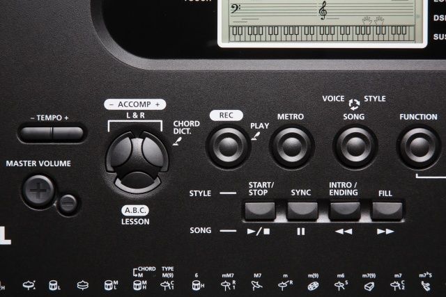 Kurzweil KP70 синтезатор з автоакомпанементом