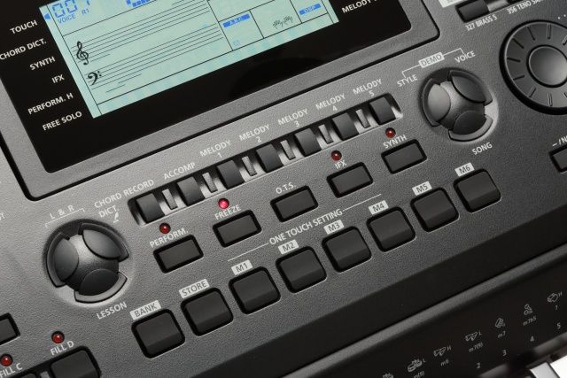 Kurzweil KP200 синтезатор з автоакомпанементом