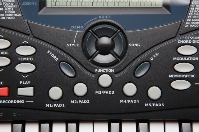 Kurzweil KP30 синтезатор з автоакомпанементом