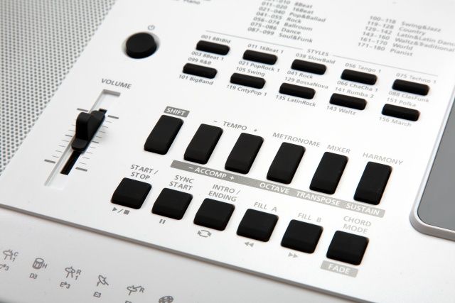 Kurzweil KP140 синтезатор з автоакомпанементом