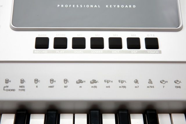 Kurzweil KP140 синтезатор з автоакомпанементом