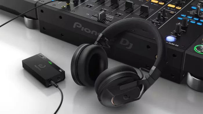 Pioneer DJ / AlphaTheta HDJ-F10-TX Закриті, динамічні, флагманські DJ навушники з технологію SonicLink