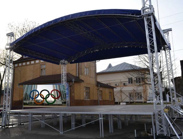 Сцена розбірна з арковим дахом 8х6