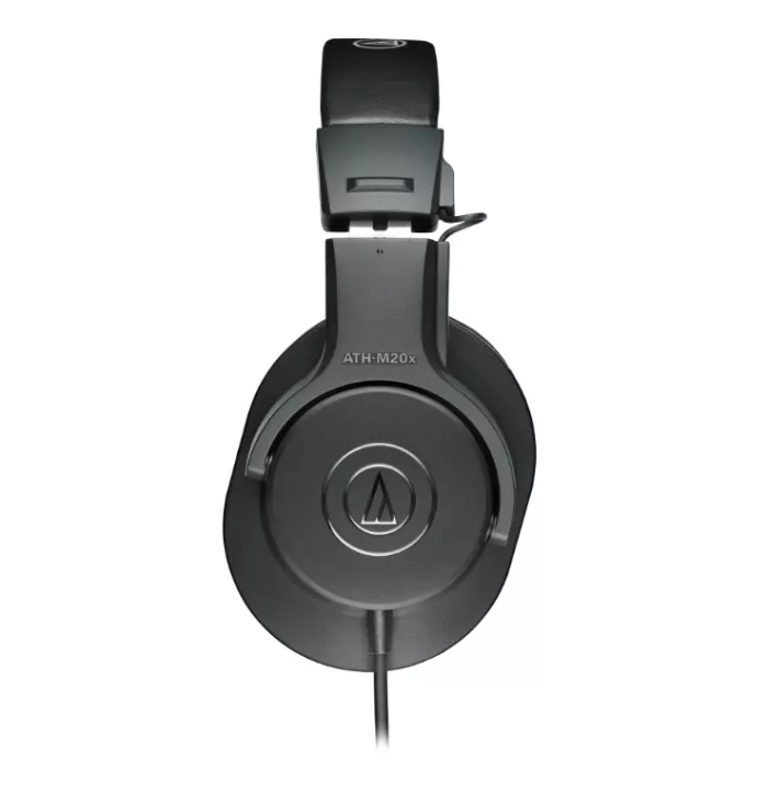 Audio-Technica ATH-M20X студійні моніторні навушники закритого типу; Поворотна на 15 градусів конструкція чашок; В комплекті кабель та 6,3 мм. адаптер-джек; Вага: 190 г.