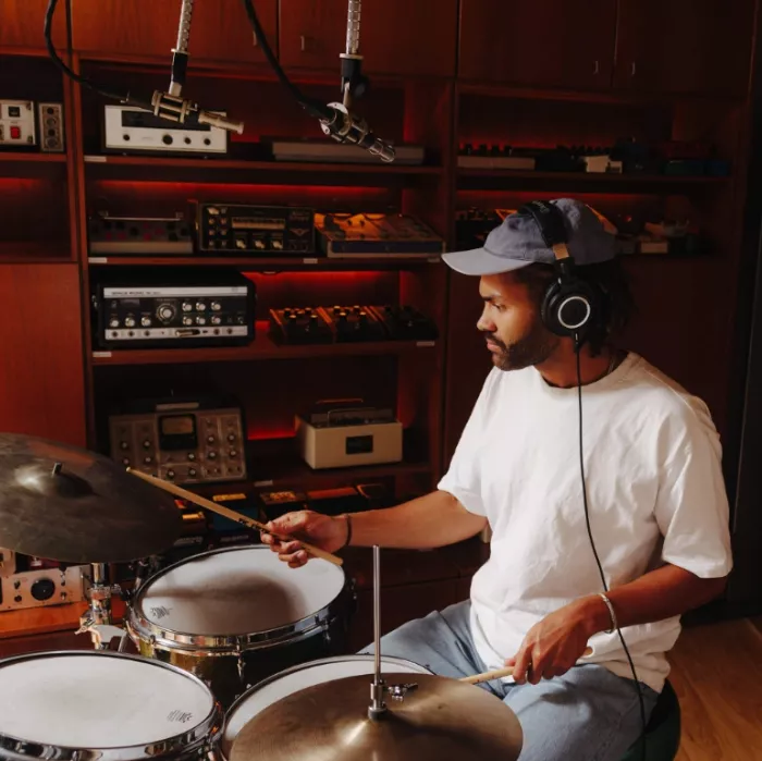 Audio-Technica ATH-M50XWH студійні моніторні навушники закритого типу; Поворотна на 90 градусів конструкція чашок; Моніторинг одним вухом; Складна конструкция; В комплекті 3 кабелі, 6,3мм. адаптер-джек, чохол для зберігання; Вес 280г.