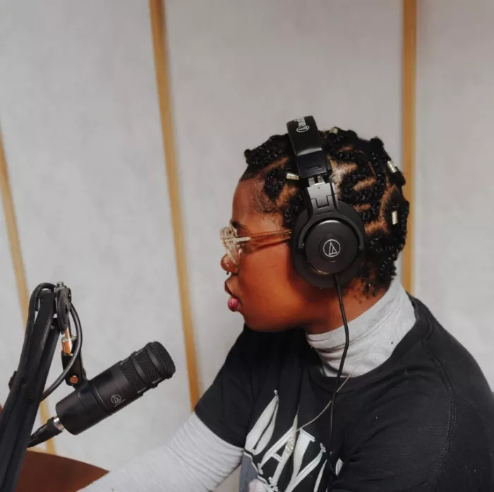 Audio-Technica ATH-M30X студійні моніторні навушники закритого типу; Поворотна на 15 градусів конструкція чашок; Складна конструкция; В комплекті 6,3мм. адаптер-джек, чохол для зберігання; Вага: 220 г.