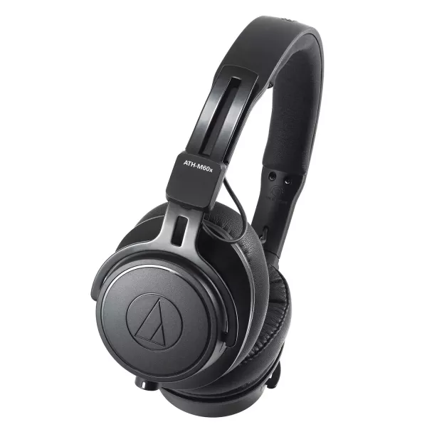 Audio-Technica ATH-M60X моніторні навушники закритого типу; Поворотна на 90 градусів конструкція чашок; Моніторинг одним вухом; Складна конструкция; В комплекті 3 кабелі, 6,3мм. адаптер-джек, чохол для зберігання; Вага 200 г.