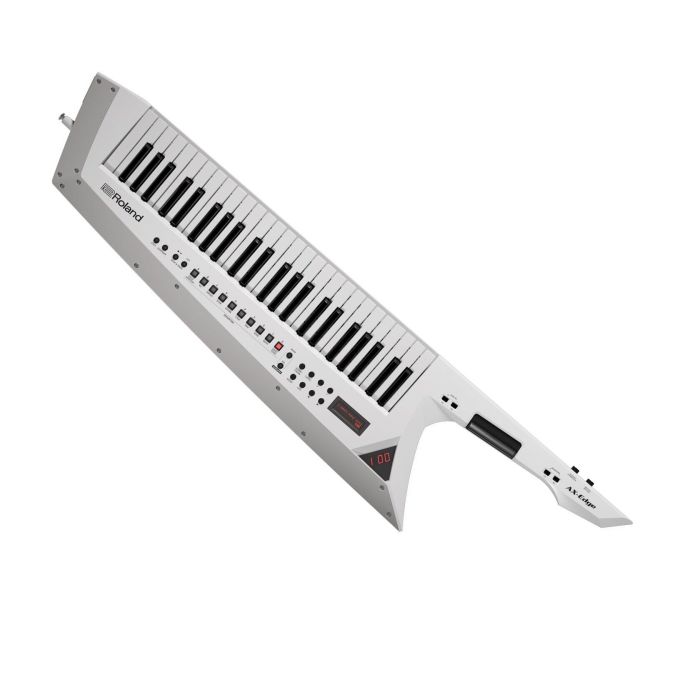 Наплічний синтезатор Roland AX Edge WH на плече