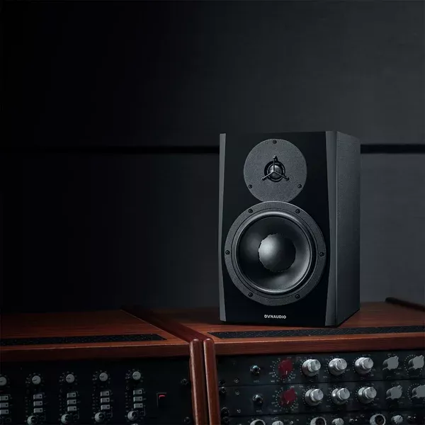 Dynaudio LYD 8 активний студійний монітор