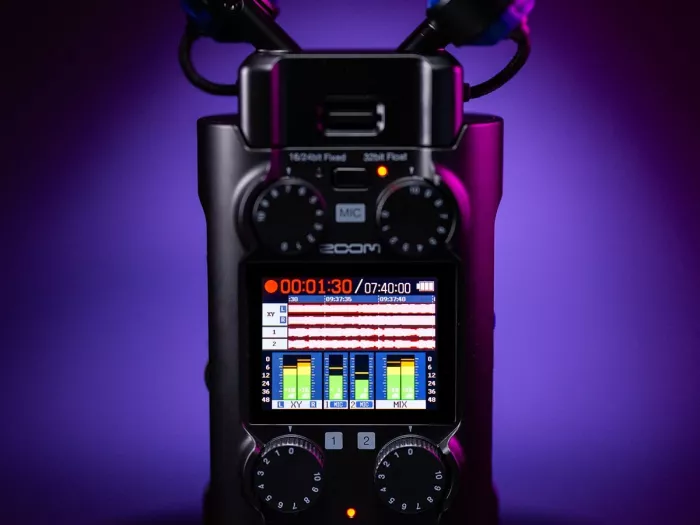 Zoom H5studio рекордер для студии и поля с 32-битным Float, 6-дорожечная запись (4 изолированные дорожки + стерео микс)