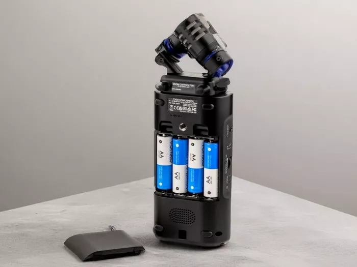 Zoom H5studio рекордер для студии и поля с 32-битным Float, 6-дорожечная запись (4 изолированные дорожки + стерео микс)