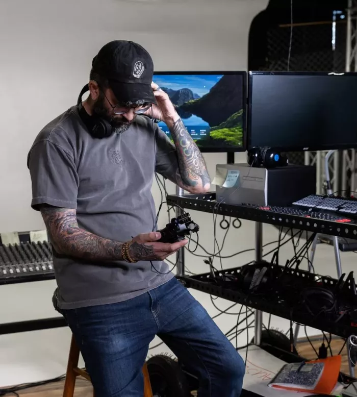 Zoom H5studio рекордер для студии и поля с 32-битным Float, 6-дорожечная запись (4 изолированные дорожки + стерео микс)