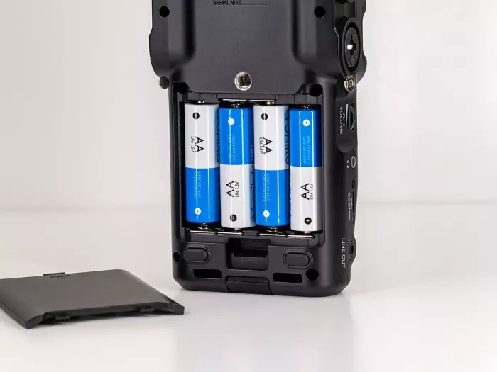 Zoom H6essential портативный рекордер 32-bit Float (6 каналов), Bluetooth (для управления и синхронизации тайм-кода), съемные X/Y микрофоны