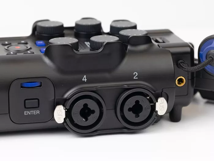 Zoom H6essential портативный рекордер 32-bit Float (6 каналов), Bluetooth (для управления и синхронизации тайм-кода), съемные X/Y микрофоны