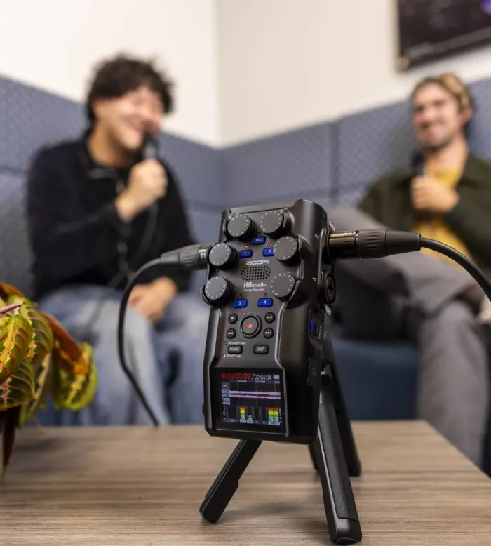 Zoom H6essential портативный рекордер 32-bit Float (6 каналов), Bluetooth (для управления и синхронизации тайм-кода), съемные X/Y микрофоны