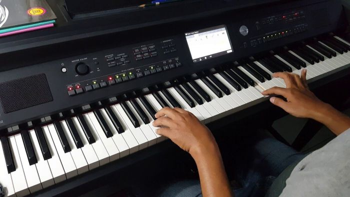 Клавінова YAMAHA CVP-705B