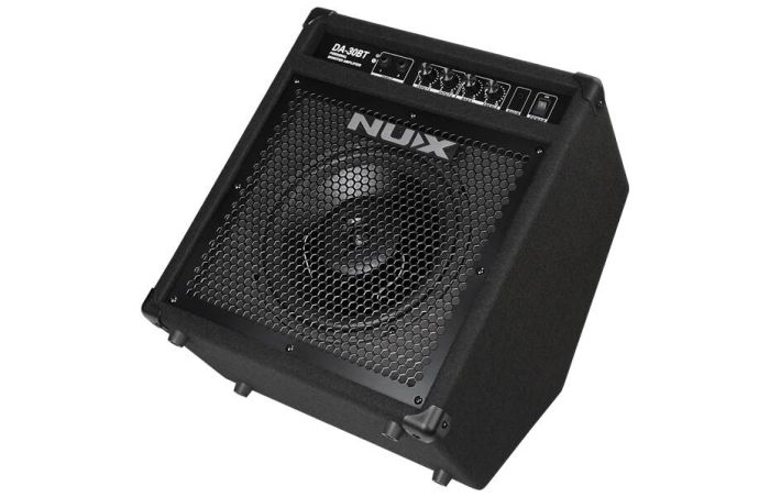 Підлоговий монітор NUX DA 30BT на підлозі
