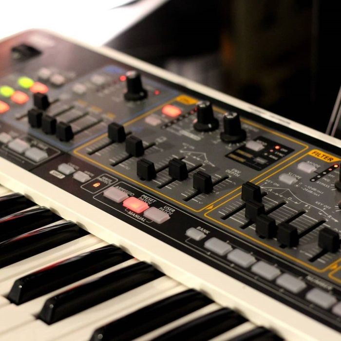 Синтезатор Roland GAIA SH-01