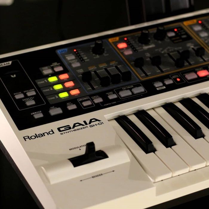 Синтезатор Roland GAIA SH-01