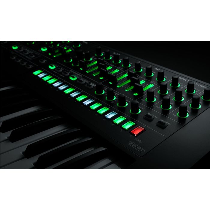 Синтезатор Roland System-8