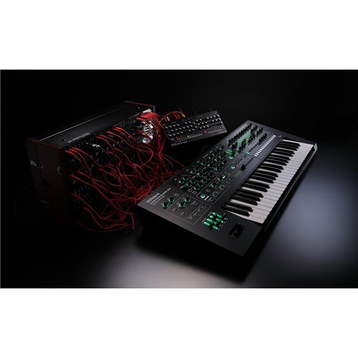 Синтезатор Roland System-8