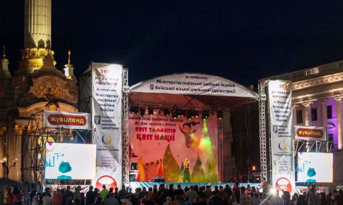 Сцена розбірна з арковим дахом 10х8