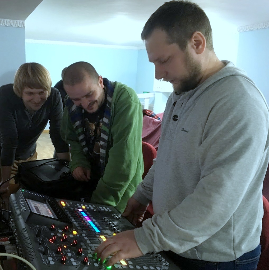Behringer X32 Compact